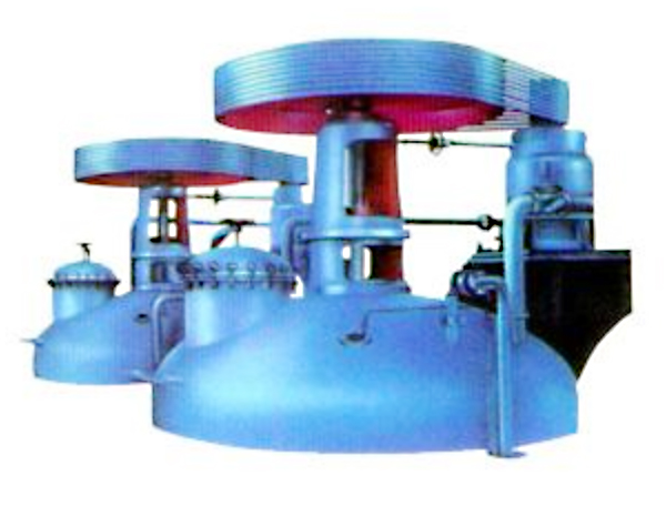 <b>我廠(chǎng)設計的 發(fā)酵罐 為標準式罐型，這種罐型當公稱(chēng)容積在6M3以下時(shí)罐采用夾套式。發(fā)酵氣的冷卻或加熱，均由夾套來(lái)完成。公稱(chēng)容積為6M3以上時(shí)，發(fā)酵氣的冷卻由立式排管來(lái)?yè)?，?/b>