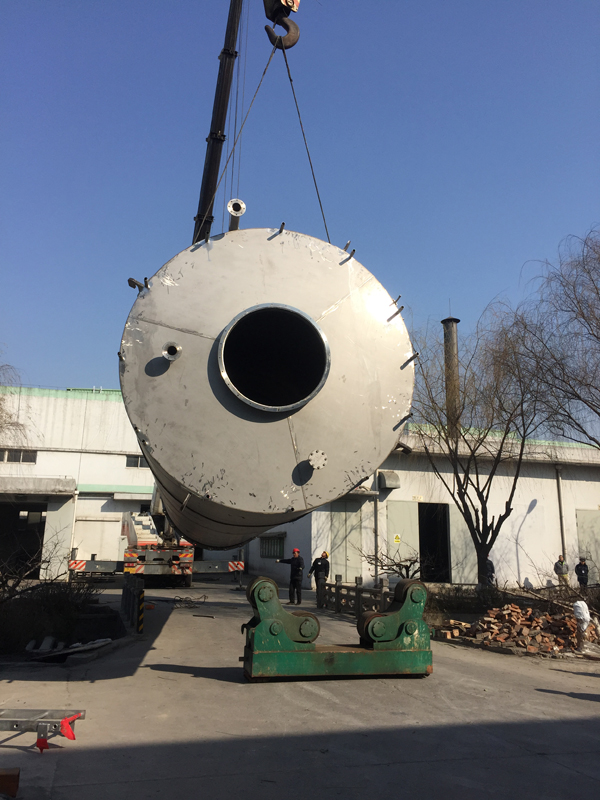 <b>不銹鋼、碳鋼制槽車(chē)、臥式立式貯罐、高位槽、計量罐。特殊規格可按用戶(hù)需求設計、制造。</b>